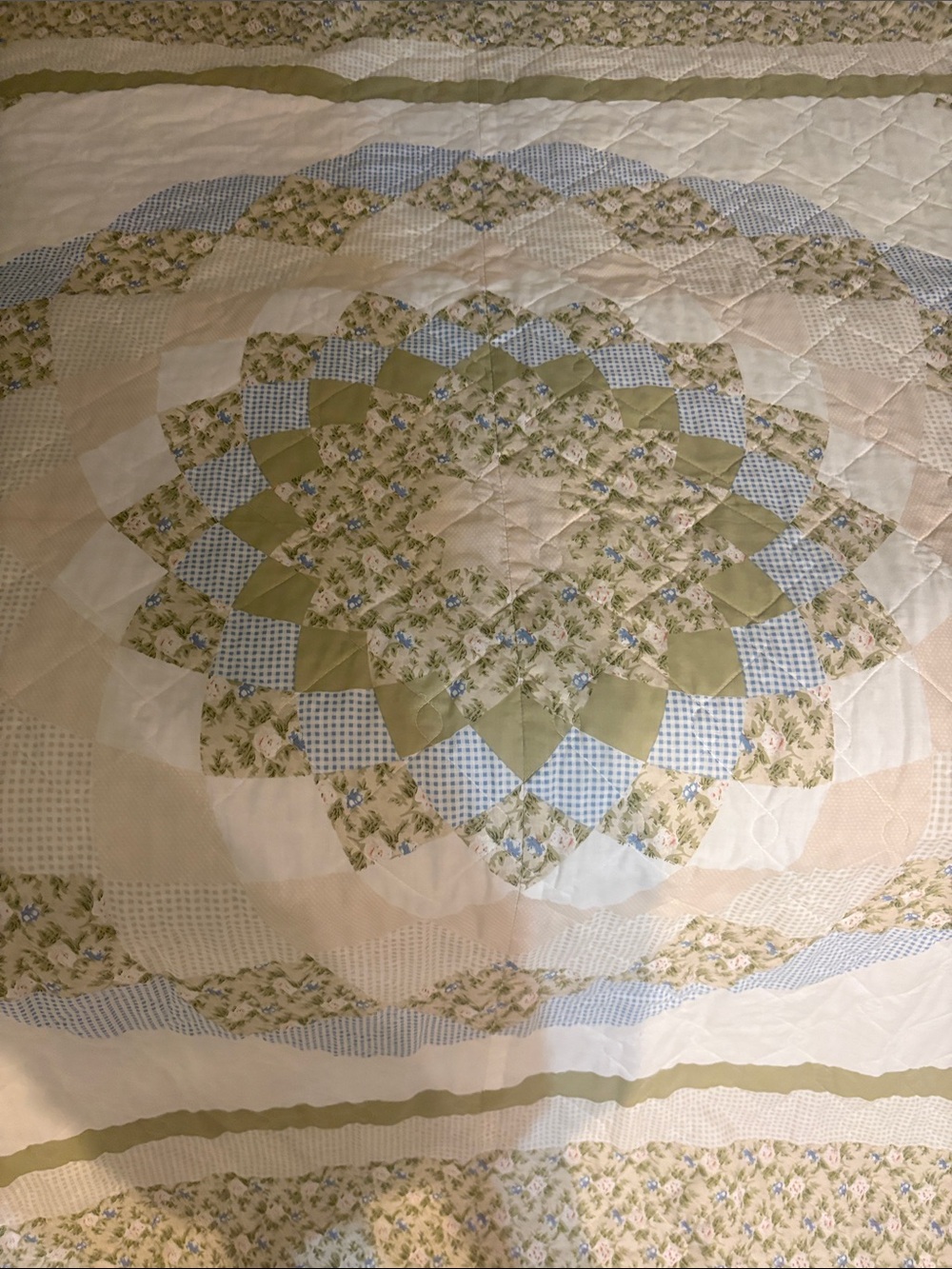 Classic Patchwork Quilt Bedspread in Cream, Sage & Blue - Picture 2 of 3